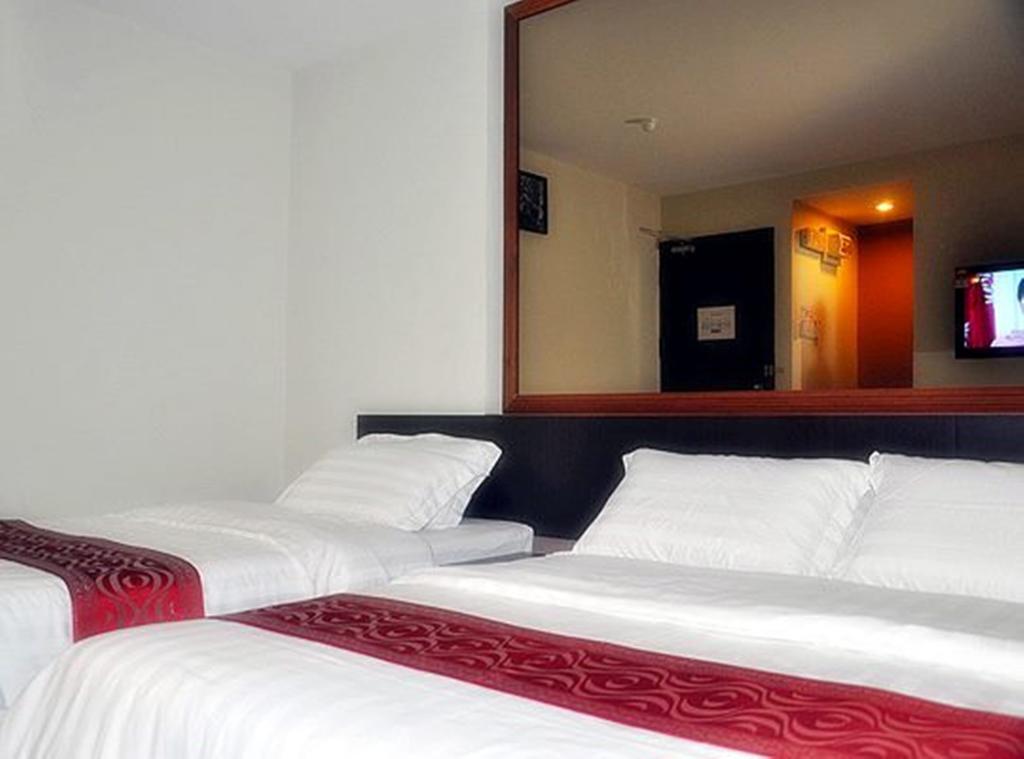 Goldenhill Hotel Кота Кинабалу Стая снимка