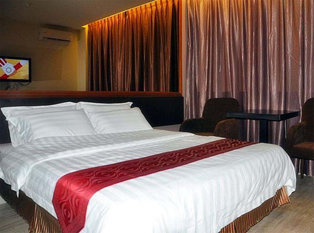 Goldenhill Hotel Кота Кинабалу Стая снимка