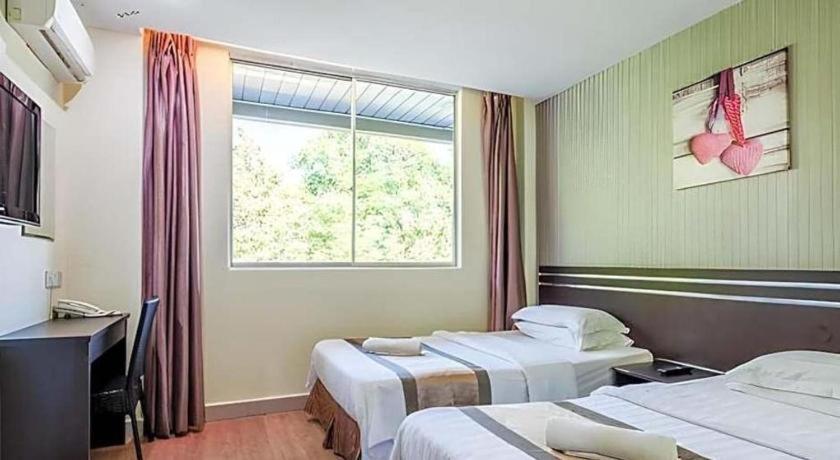 Goldenhill Hotel Кота Кинабалу Екстериор снимка